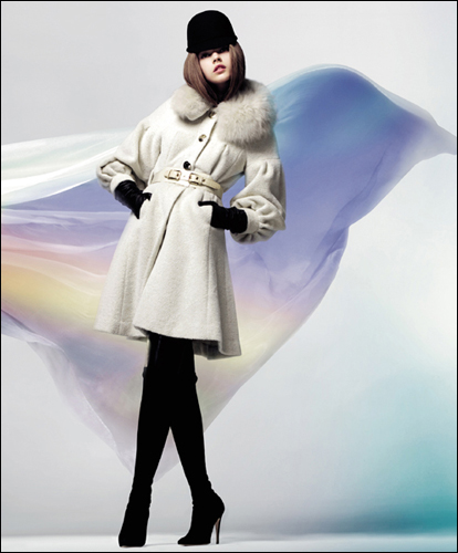 겨울 패션, 여성 곡선미 강조한 미니멀 코트 유행