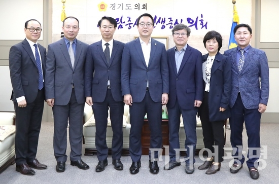 [정치]정기열 경기도의회 의장, 경기도배드민턴협회 임원진 접견
