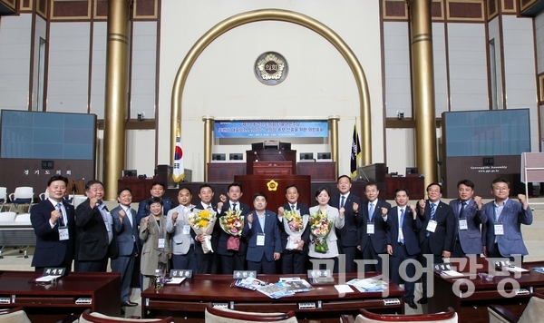 [정치]경기도의회, 더민주 후반기 대표의원 박근철 의원 선출